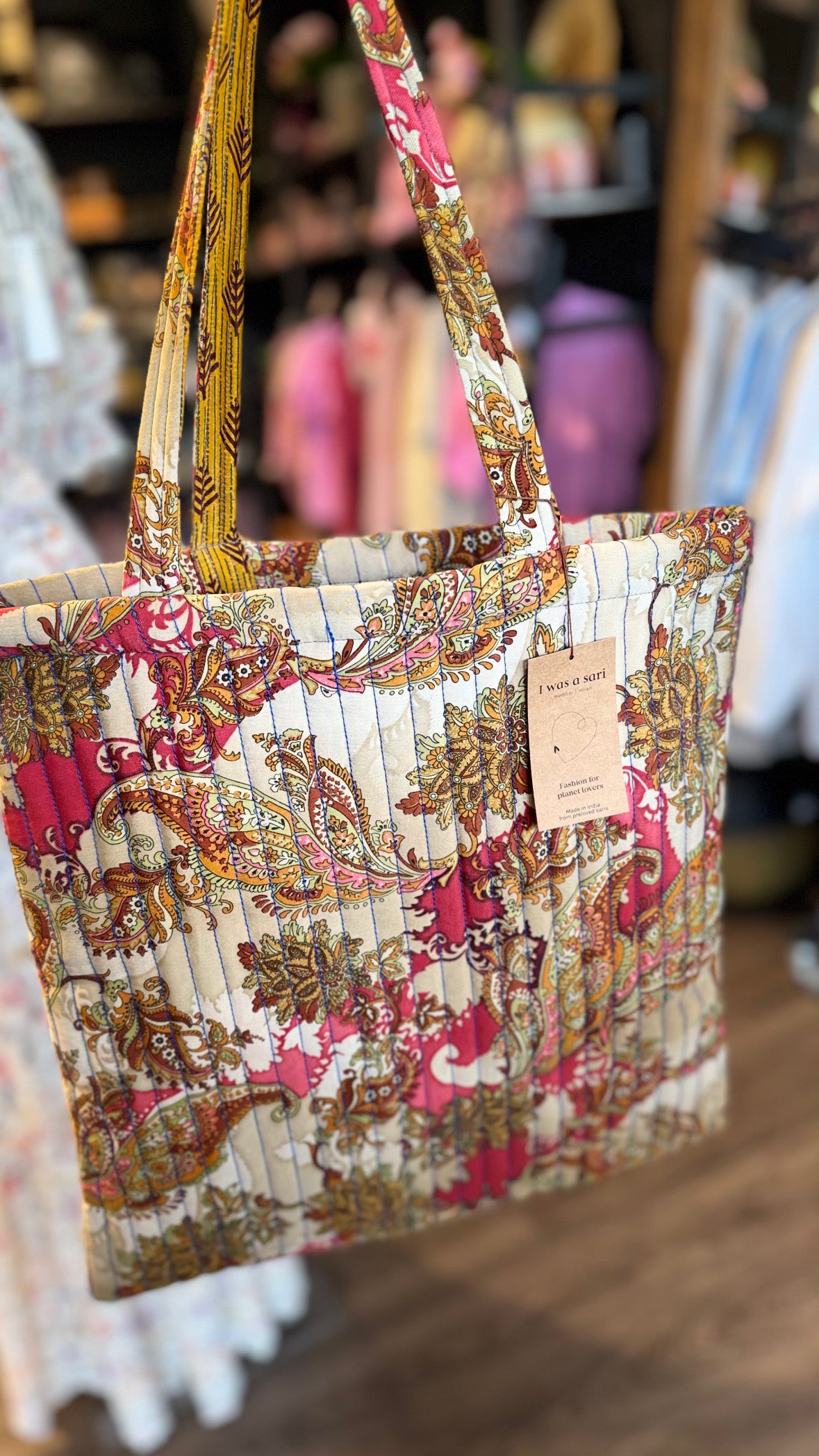 I WAS A SARI Quilted shopper bag
