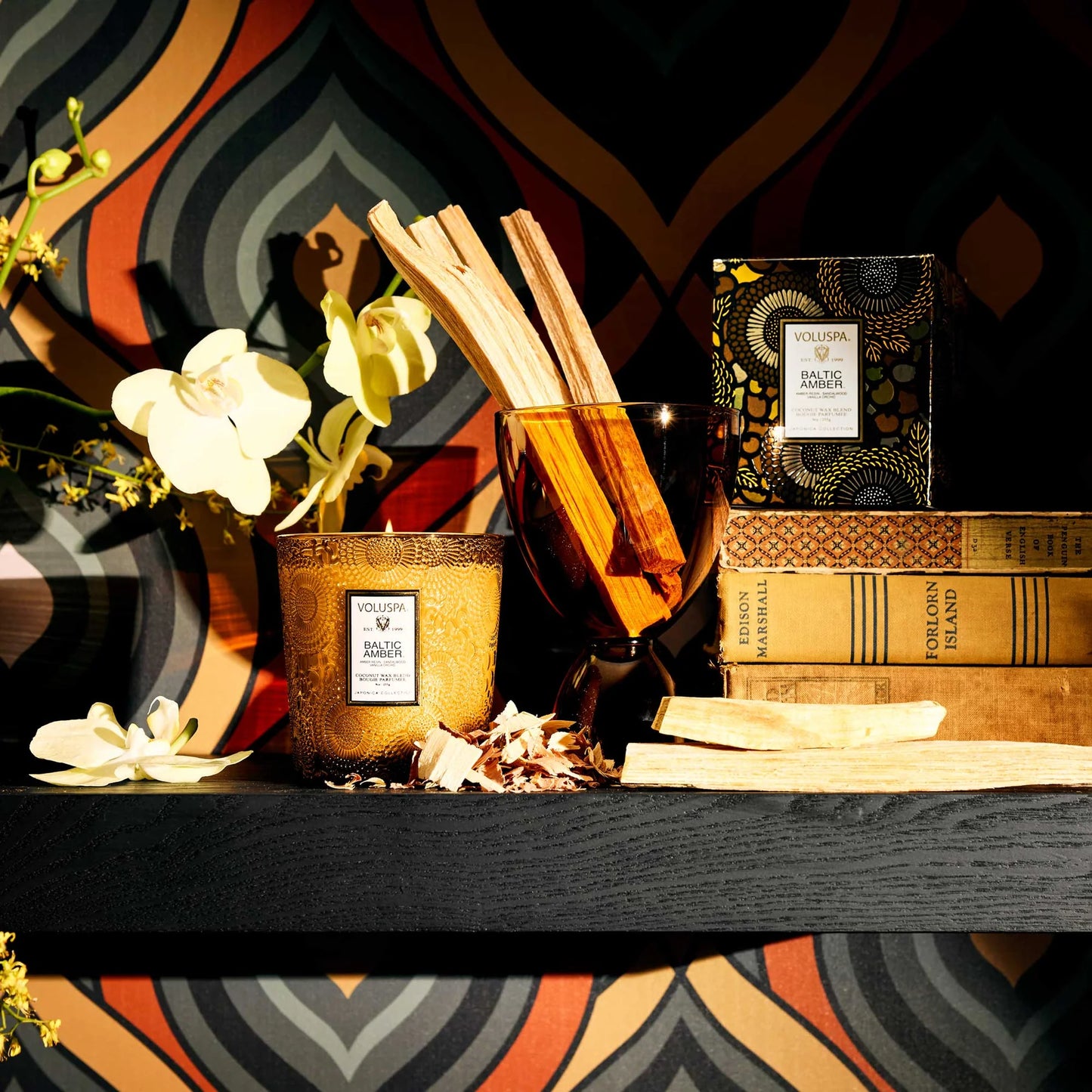 VOLUSPA Classic Boxed Candle, Baltic amber