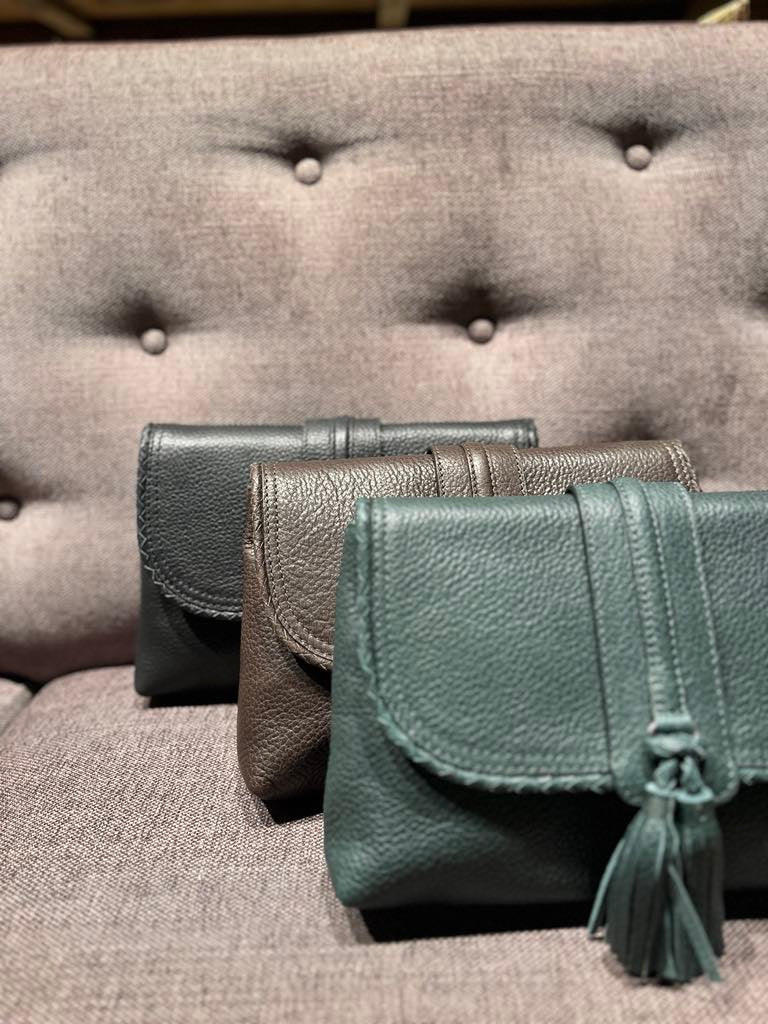 Skinnveske MK med dusk, mossegrønn