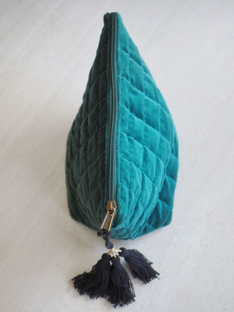 Vattert sminkepung i velur medium grønn