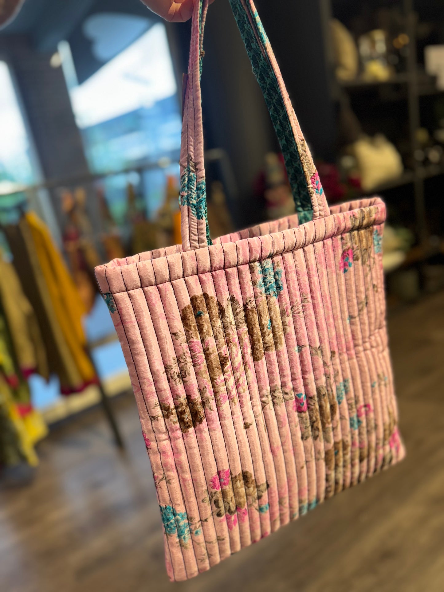 I WAS A SARI Quilted shopper bag