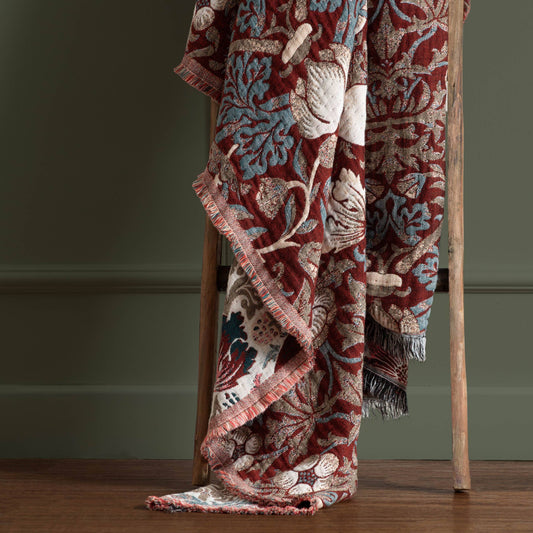 Strawberry Thief Jacquard Throw Berry: Berry / 130 x 170cm