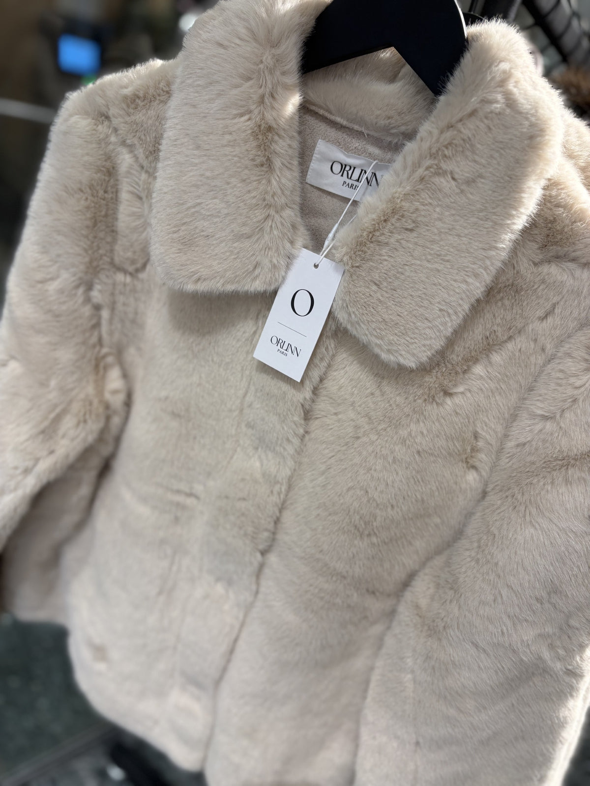 From Paris With Love, Kort fuskejakke med krage, Beige