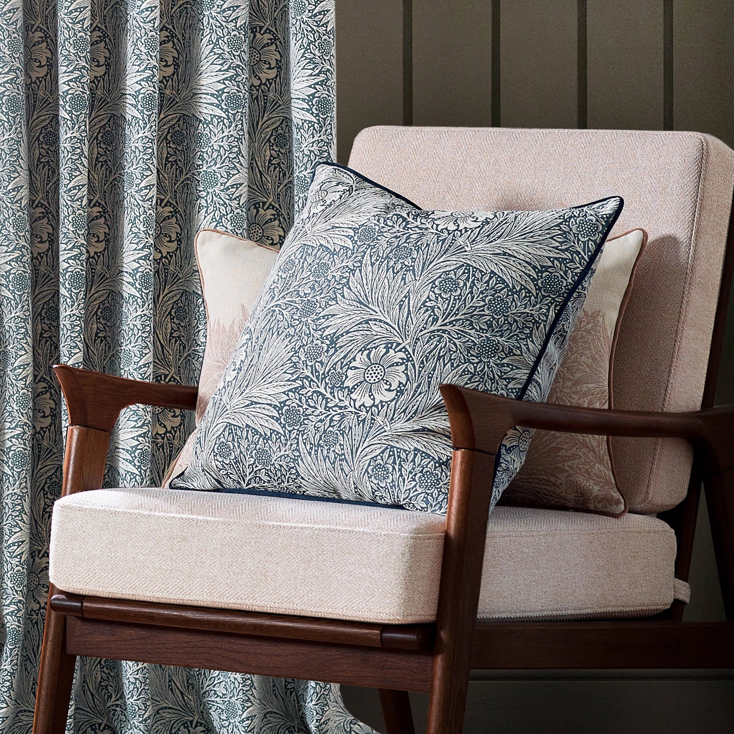 Marigold Piped Jacquard Cushion Indigo, 50x50
