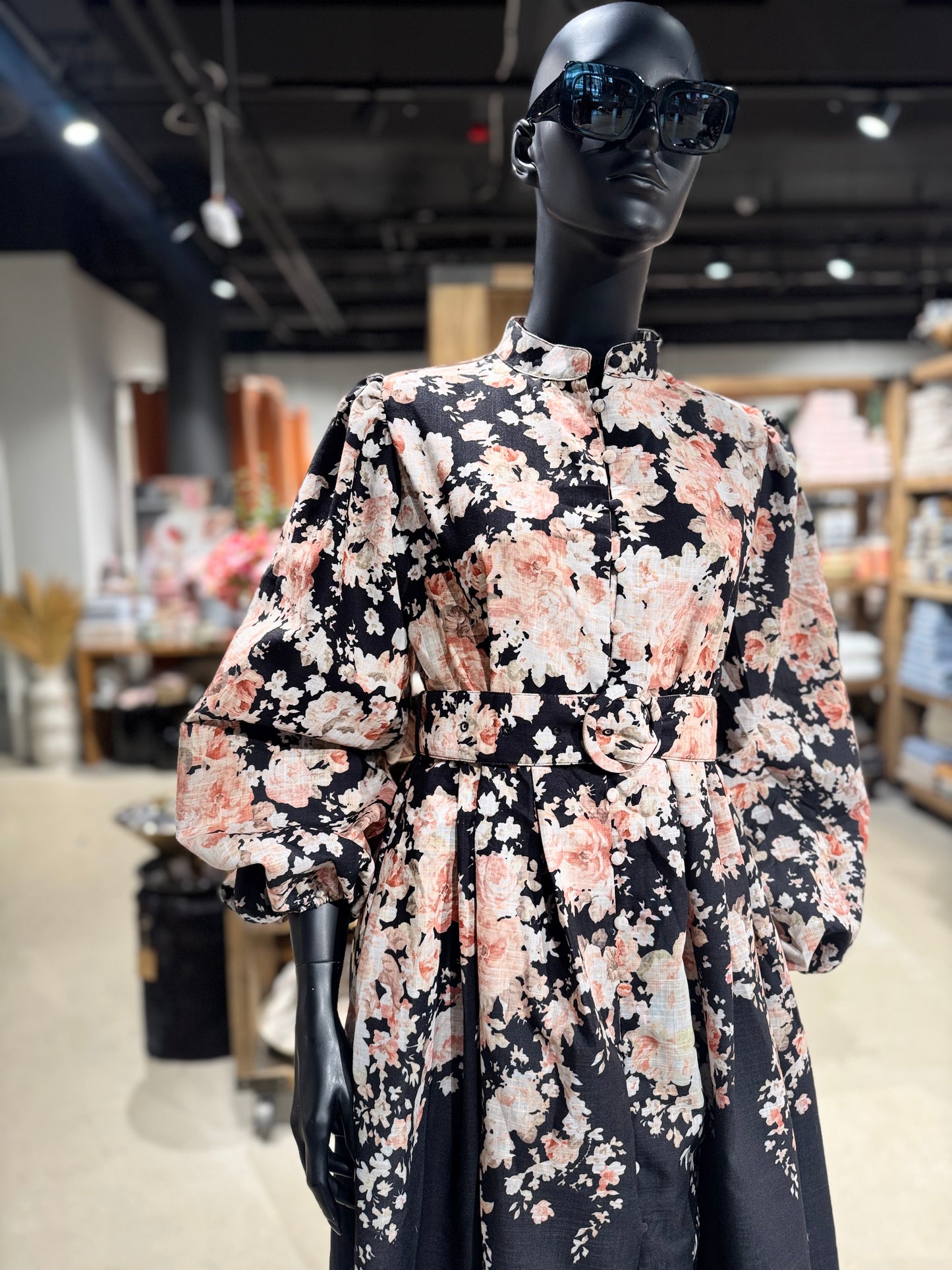 FROM PARIS WITH LOVE kjole med rosa blomster