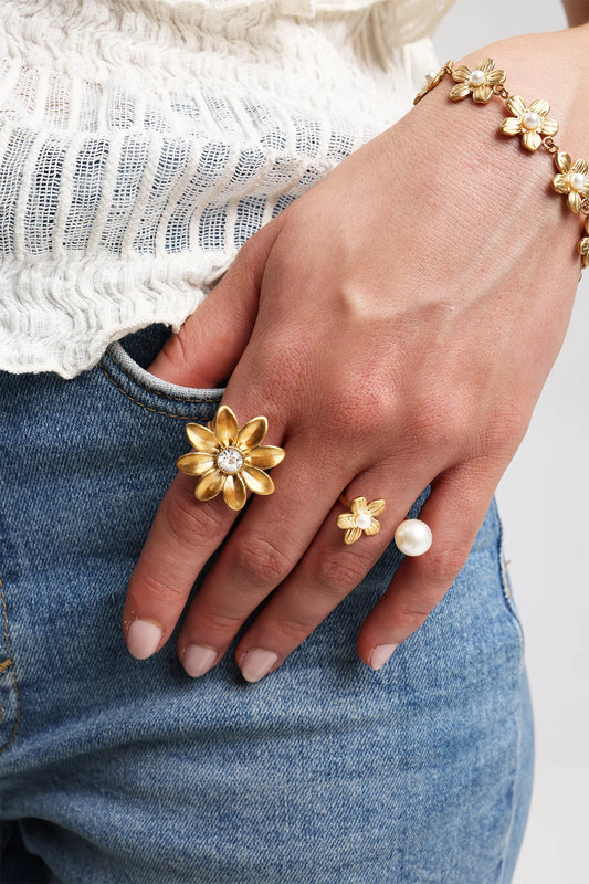 CAMILLA ØHRLING Ring Flower pearl