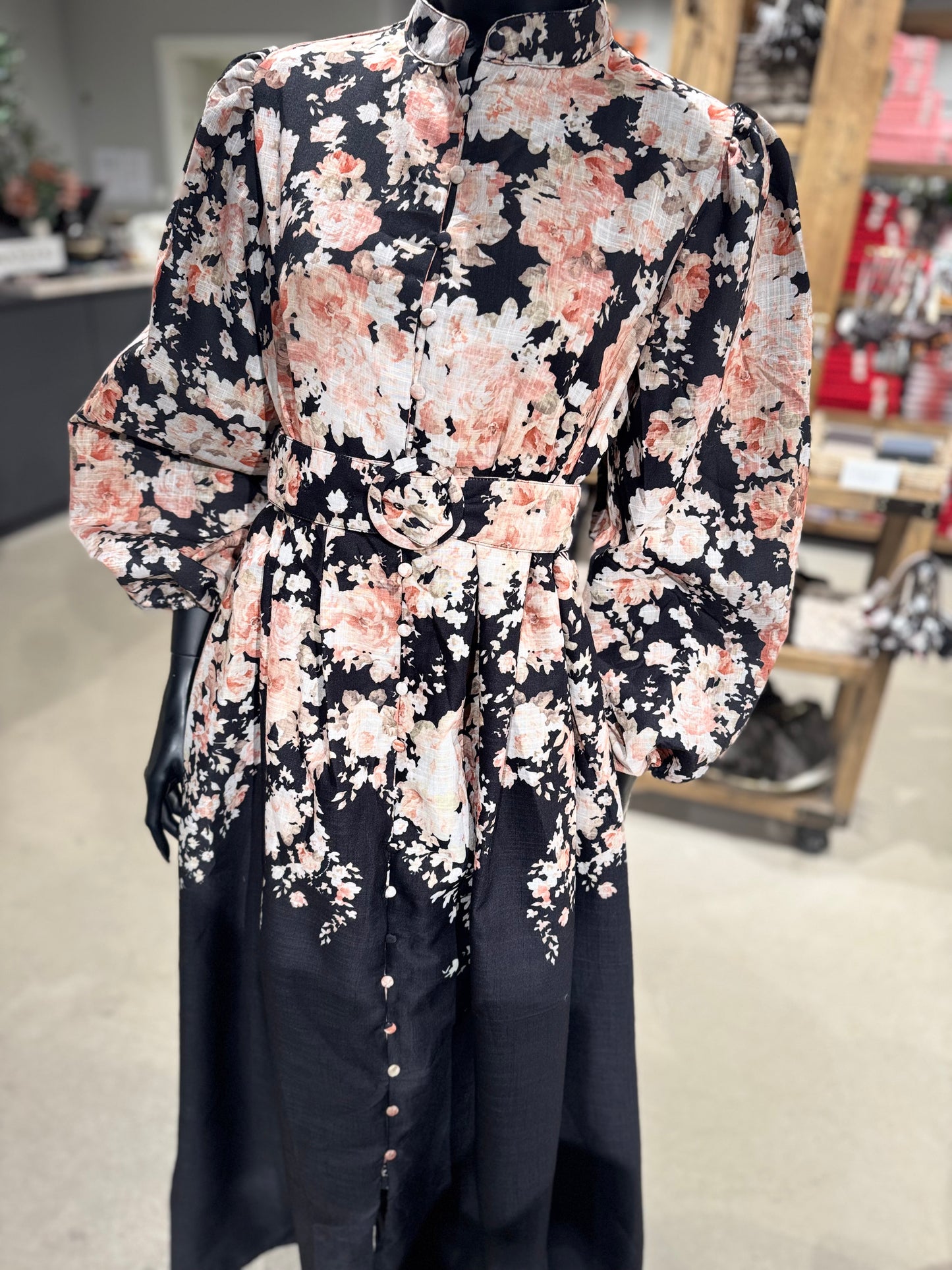 FROM PARIS WITH LOVE kjole med rosa blomster