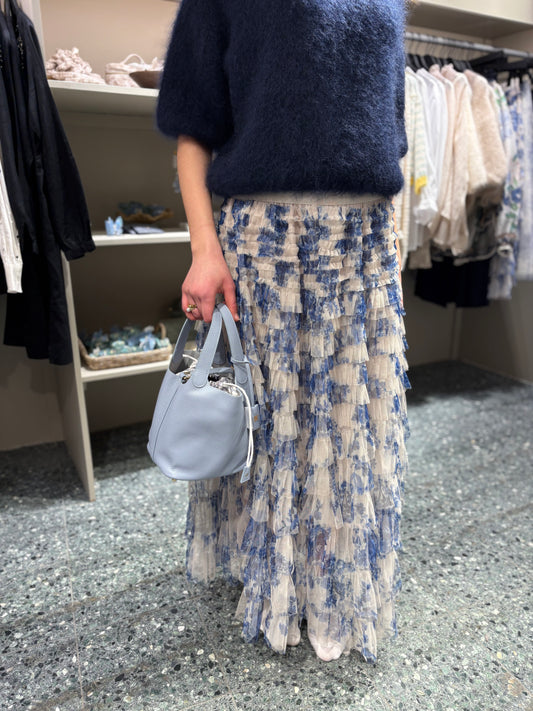 From Paris With Love, kappeskjørt tyll